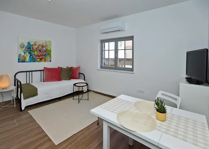 Dinko * フヴァル